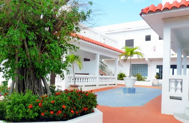 Bravo Beach Hotel beach access and shoreline